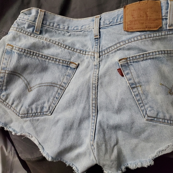 Levi's shorts - Picture 2 of 3